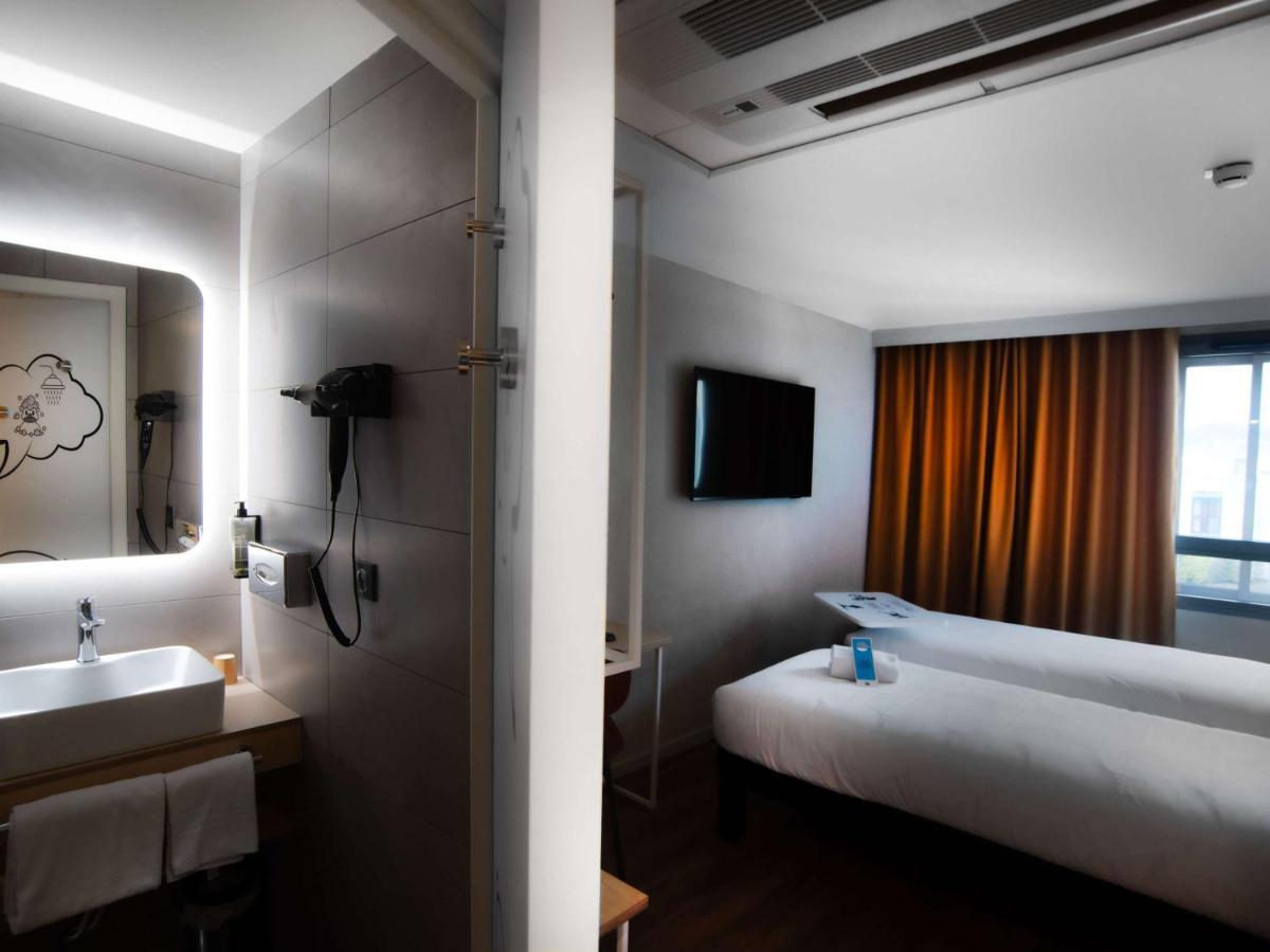 Ibis Styles Clermont-Ferrand Aeroport Hotel Exterior photo